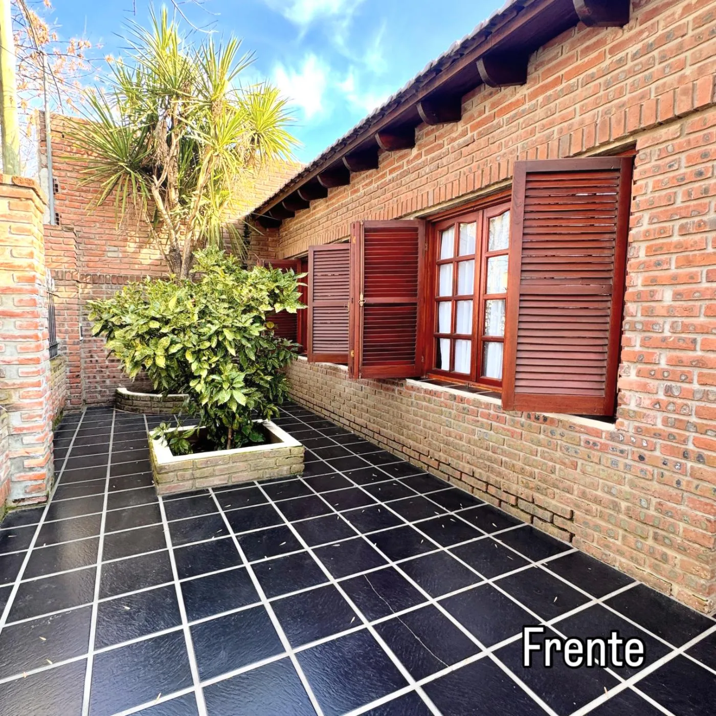 casa en Colon al 1100, , Rauch en venta a USD 110.000